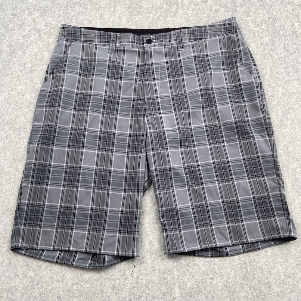 Travis Mathew Shorts Mens 38 (37x10) Gray Plaid Chino Stretch Golf Casual Summer